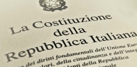 Il frontespizio del testo della Costituzione italiana.
