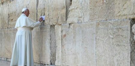 Papa Francesco al Muro Occidentale nel 2014